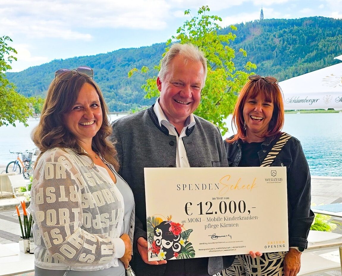 Übergabe des Spendenschecks über 12.000 Euro am Wörthersee