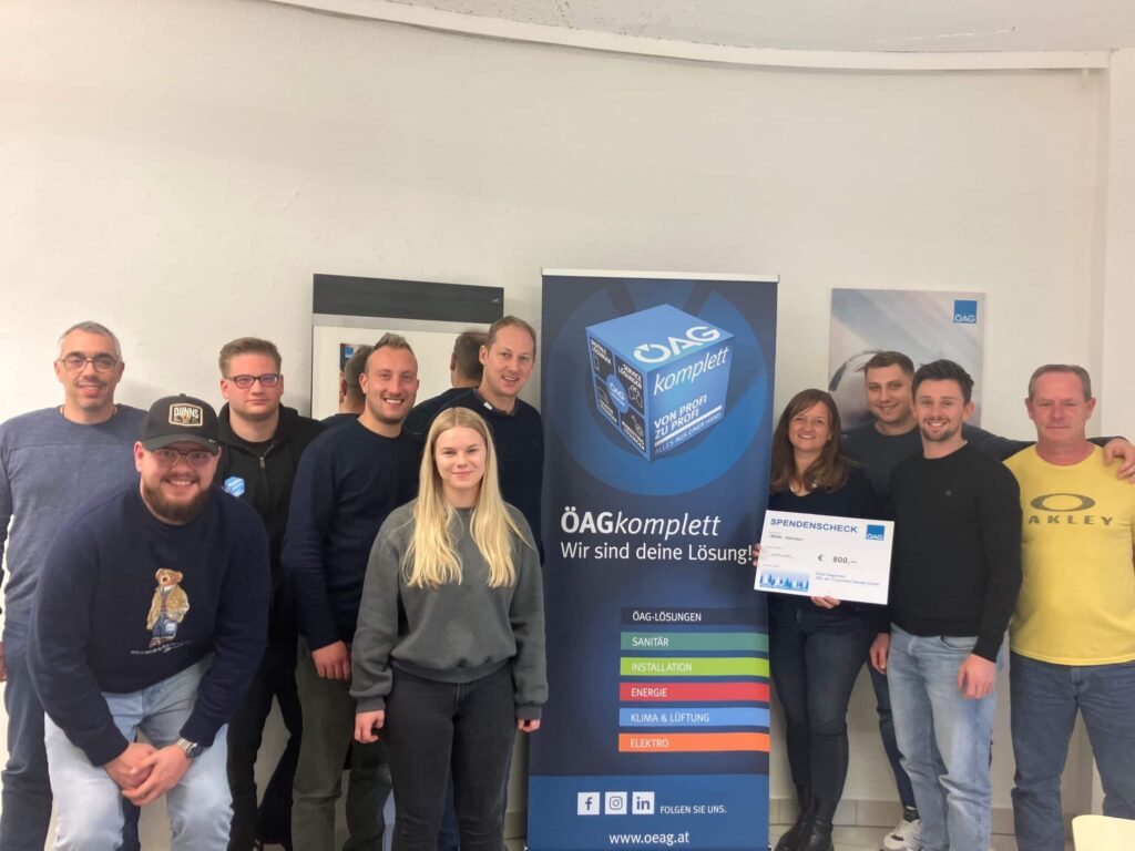 Gruppenfoto bei der Spendenübergabe der ÖAG