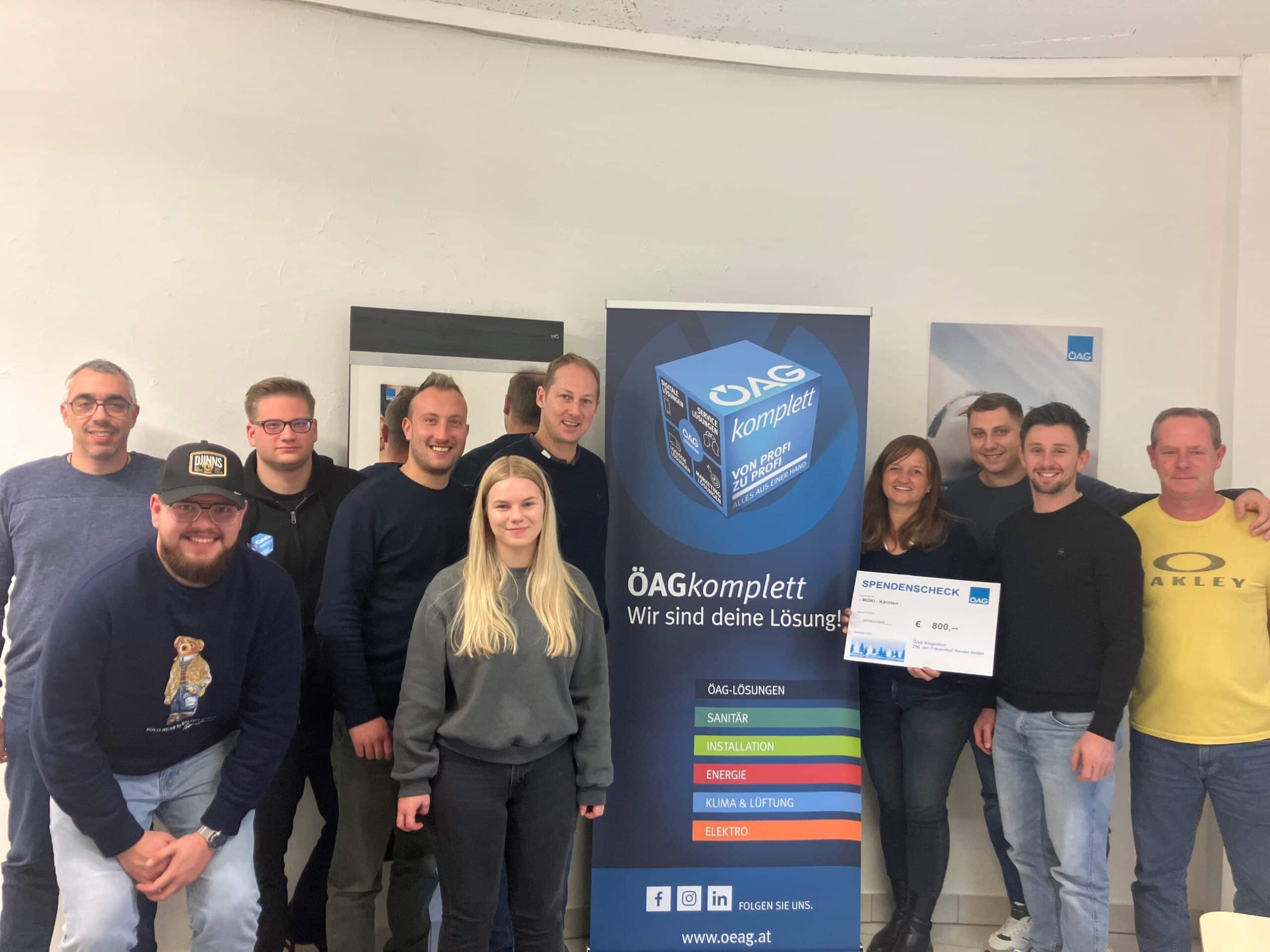 Gruppenfoto bei der Spendenübergabe der ÖAG